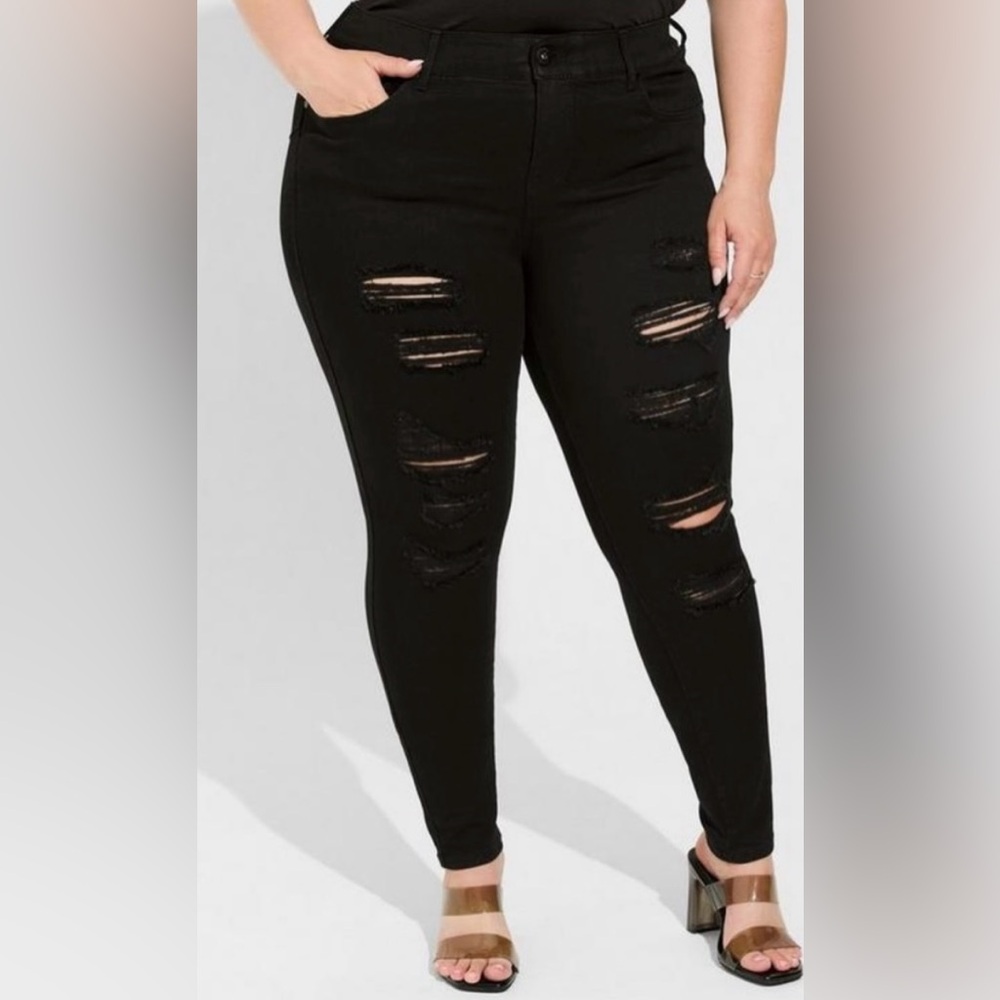Torrid bombshell skinny black distressed jeans 20R with premium stretch